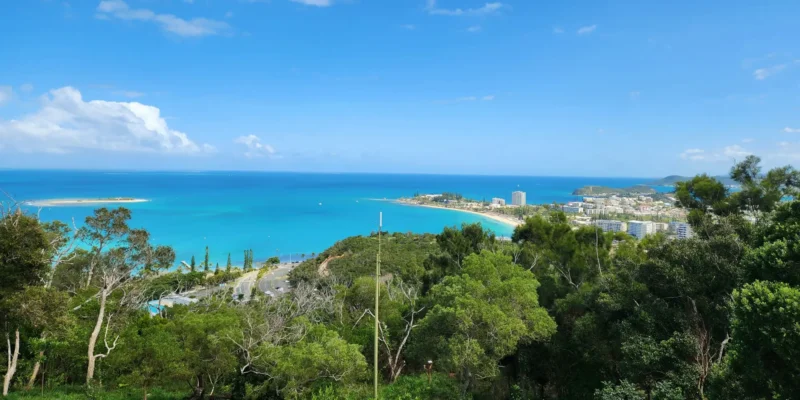 Strand mit Palmen iin Nouméa Neukaledonien