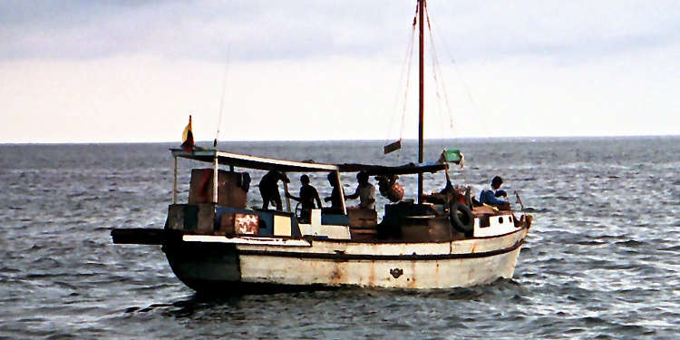 Fischerboot vor Ecuador – Archivaufnahme