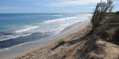 Sandstrand und Küste am Sunset Beach bei Geraldton in Westaustralien